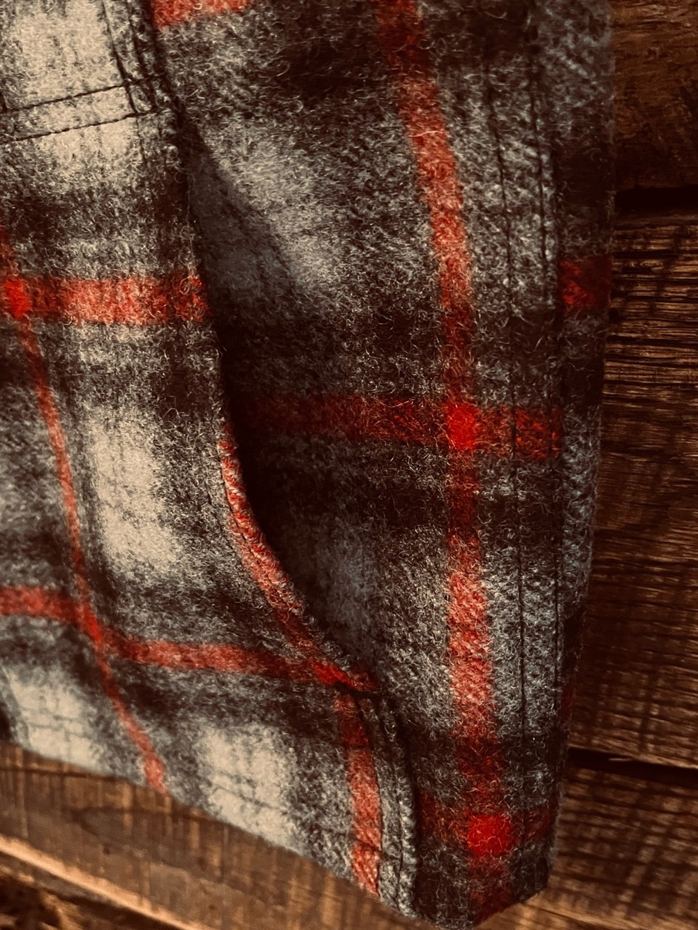 Filson 100% wool plaid men’s vest with pockets button front sz 40 red grey wht - Picture 3 of 4